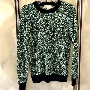 Thin, delicate, crewneck top